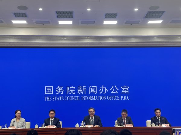 亿鑫网 商务部部长：中美两国通过平等对话协商 完全能够妥善管控矛盾